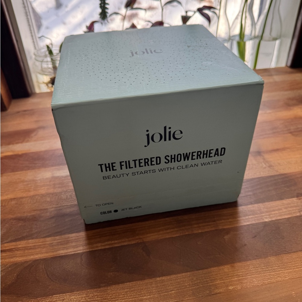 Jolie Jet Black Filtered Showerhead